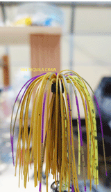 TOUR EDITION PRO PEANUT HEAD JIG 1/2 OZ WITH GAMAKATSU FLAT EYE RB HOOK 3 PACK